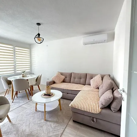 Gold Apartment