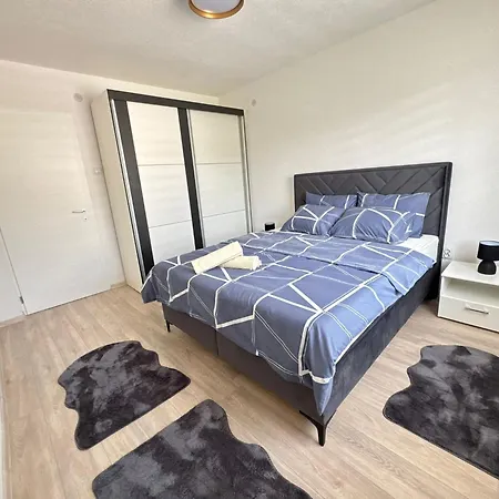 Apartment Gold